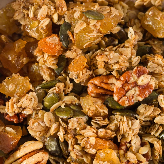Pekándió, aszalt sárgabarack, tökmag (vegán)